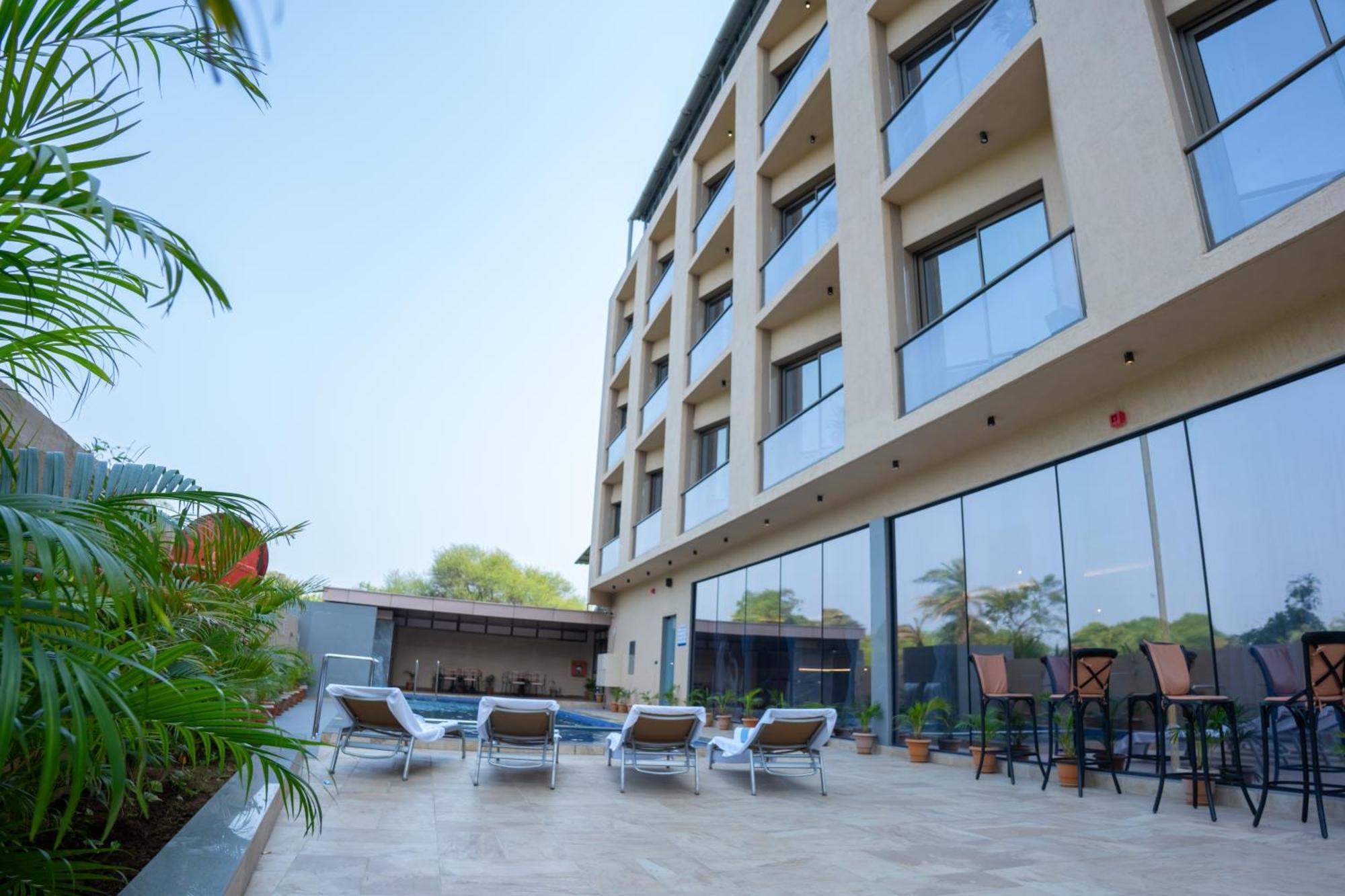 Pride Elite, Daman Hotel Exterior photo